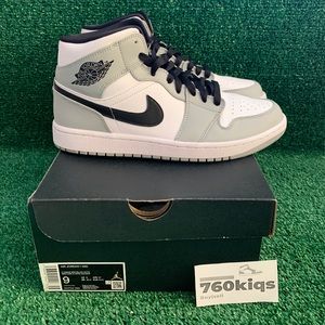 Jordan 1 mid smoke Grey